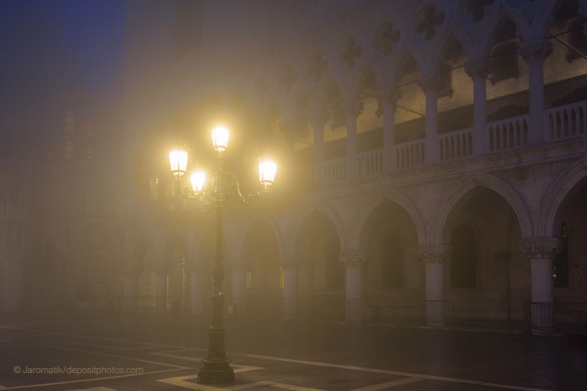 Mystische Szene vor dem Dogenpalast. Schreibretreat in Venedig